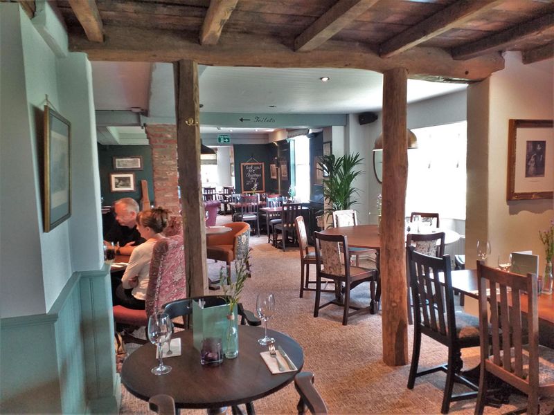 (Pub, Bar). Published on 11-09-2019