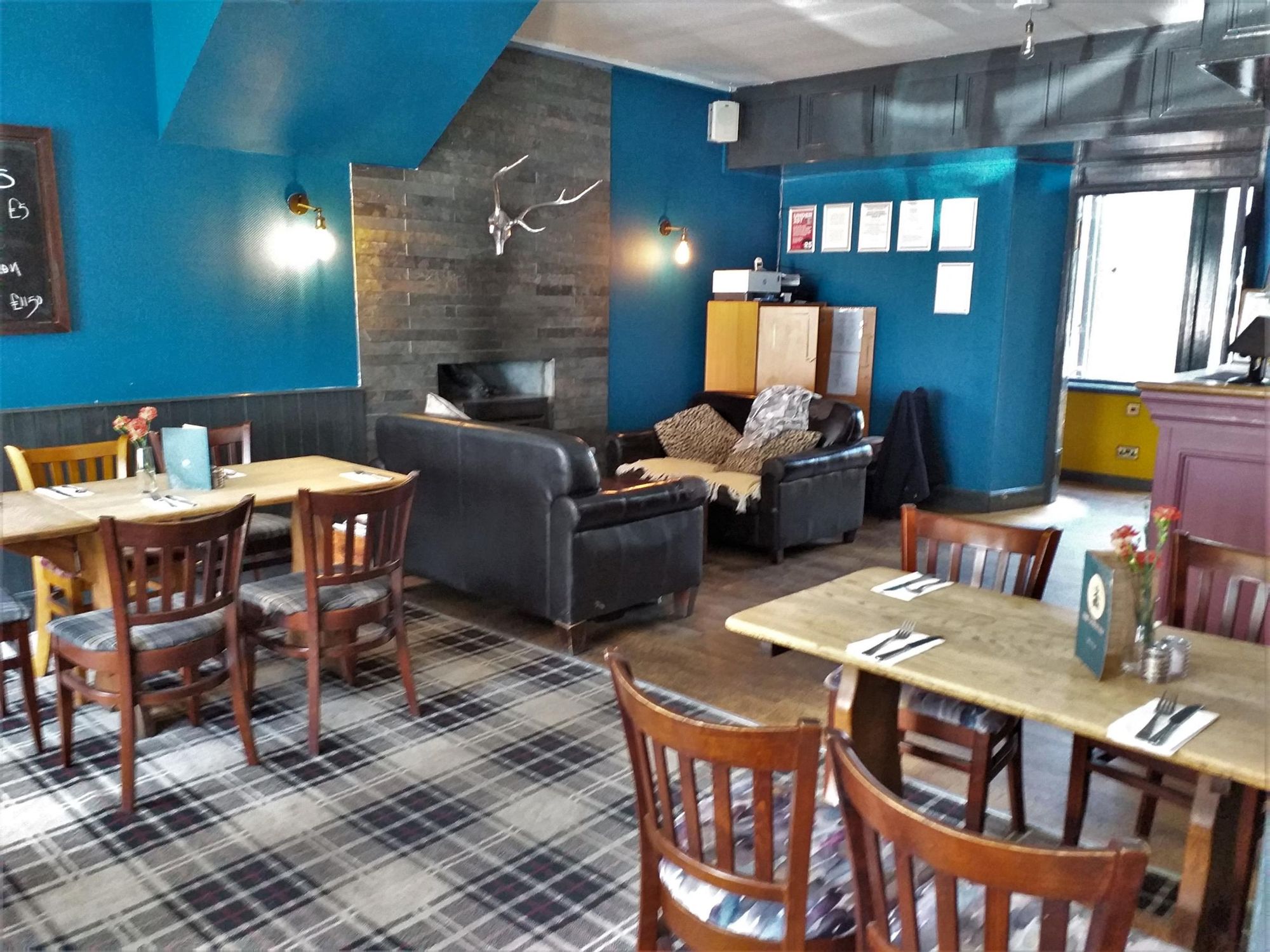 (Pub, Bar). Published on 27-08-2023