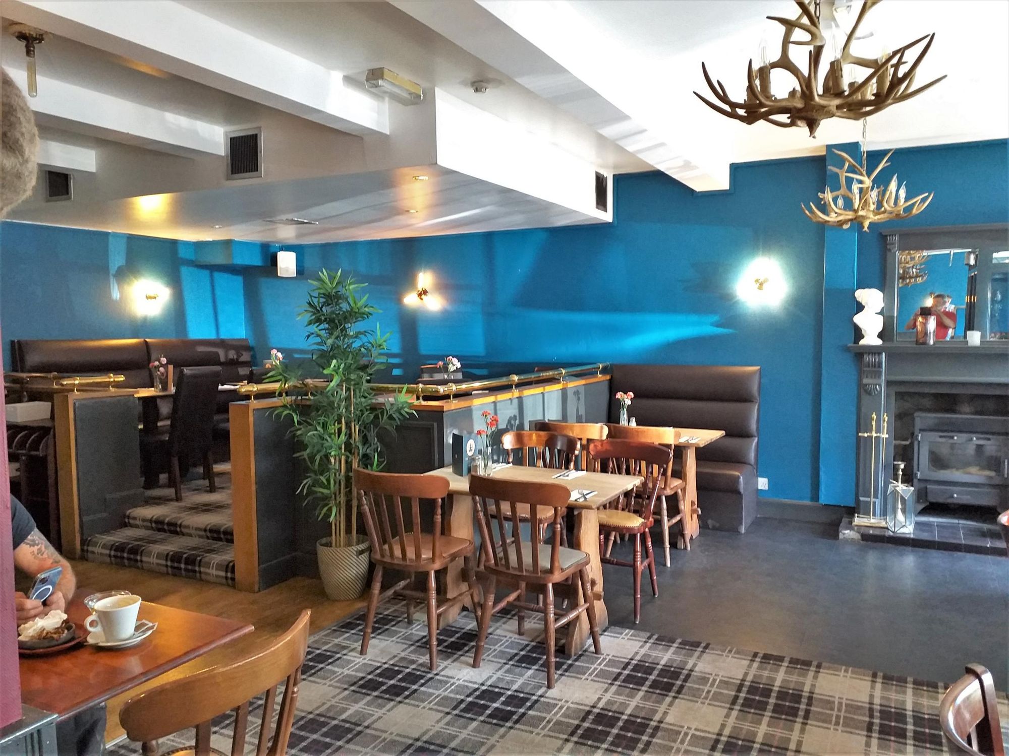 (Pub, Bar). Published on 27-08-2023