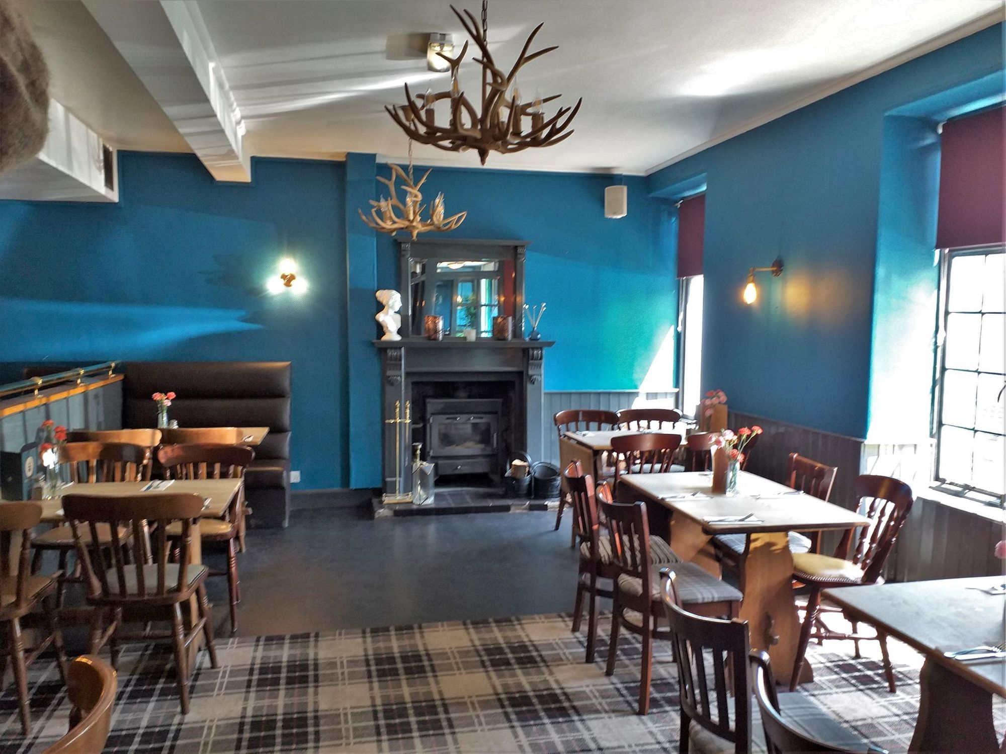 (Pub, Bar). Published on 27-08-2023