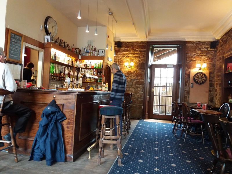 (Pub, Bar). Published on 26-10-2017