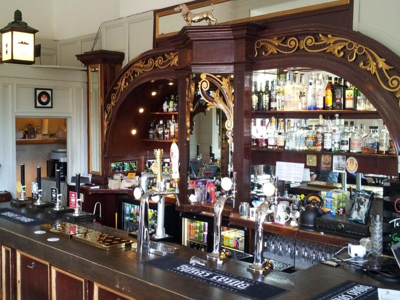 (Pub, Bar). Published on 26-10-2017