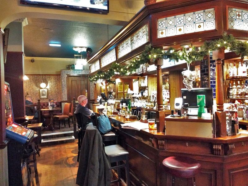 (Pub, Bar). Published on 17-12-2019