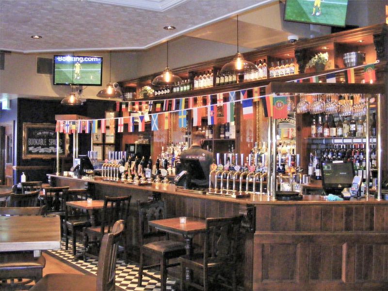 (Pub, Bar). Published on 27-07-2021