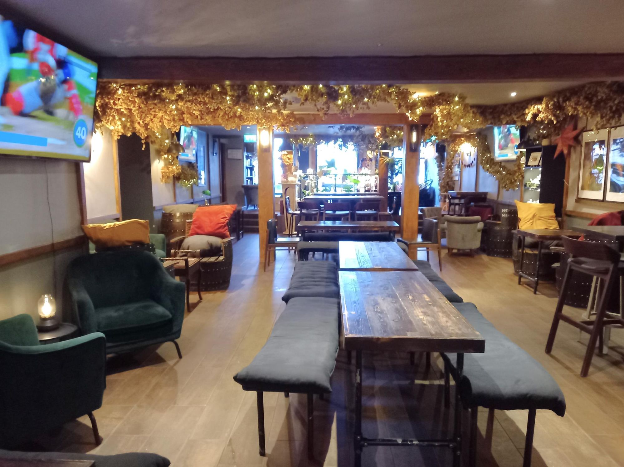 (Pub, Bar). Published on 03-11-2023