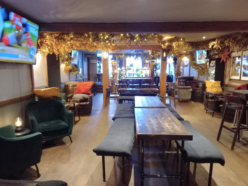 (Pub, Bar). Published on 03-11-2023 
