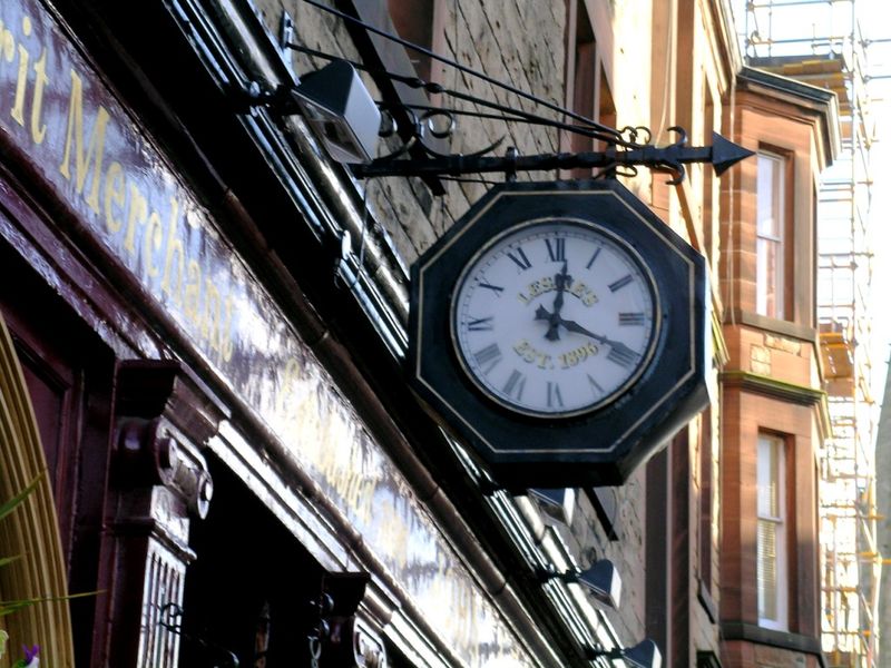 Clock outside Leslies Bar. (Pub, Sign). Published on 02-11-2013