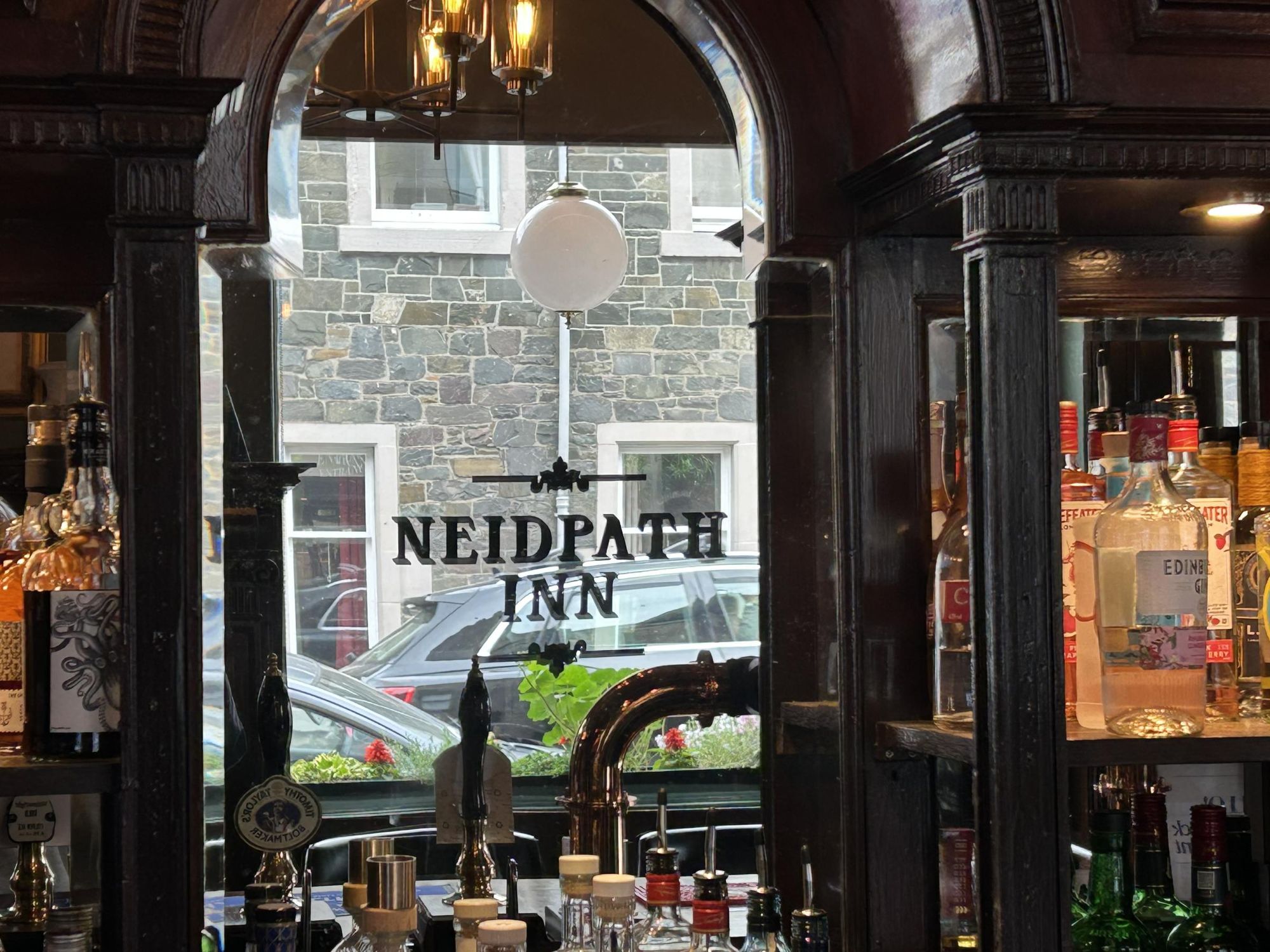 Neidpath Inn, Peebles (Photo: Ron Elder - 30/05/2026). (Bar). Published on 25-08-2026