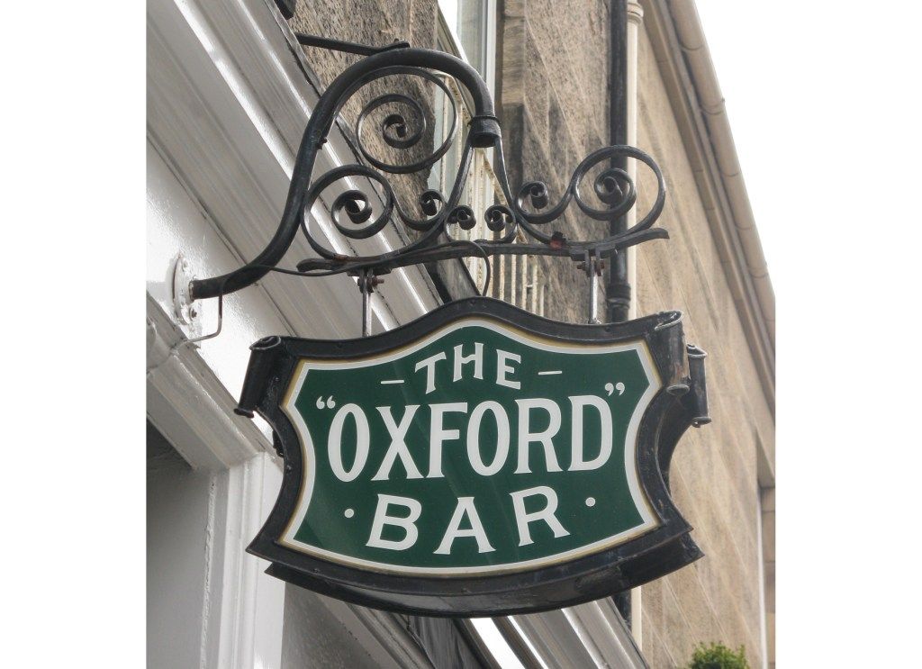 Sign for the Oxford Bar. (Pub, Sign). Published on 05-12-2015