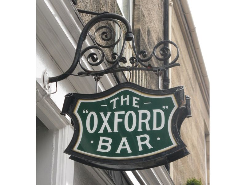 Sign for the Oxford Bar. (Pub, Sign). Published on 05-12-2015