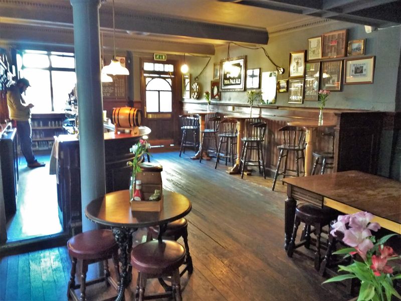(Pub, Bar). Published on 15-10-2019