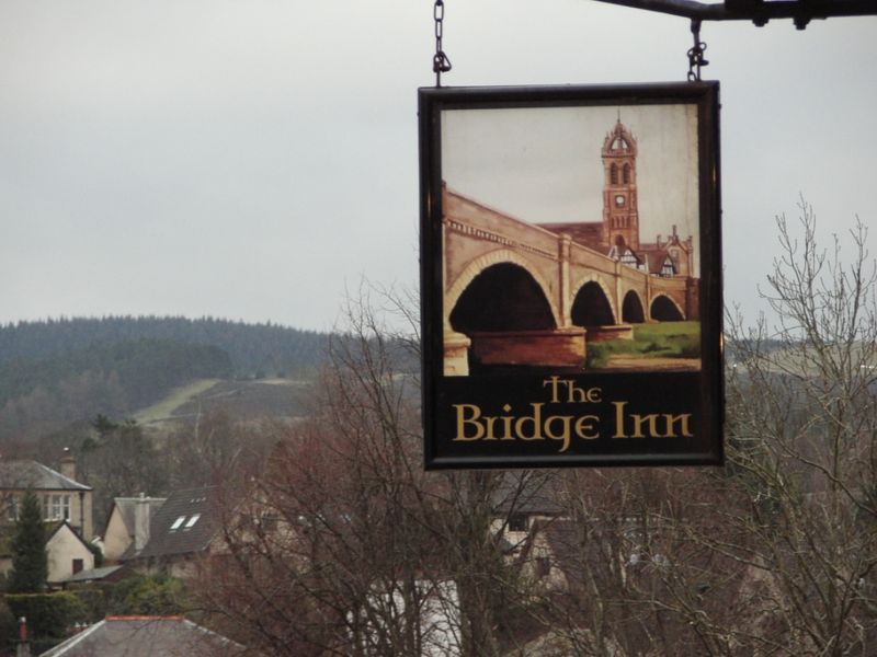 (Pub, Sign). Published on 05-06-2015