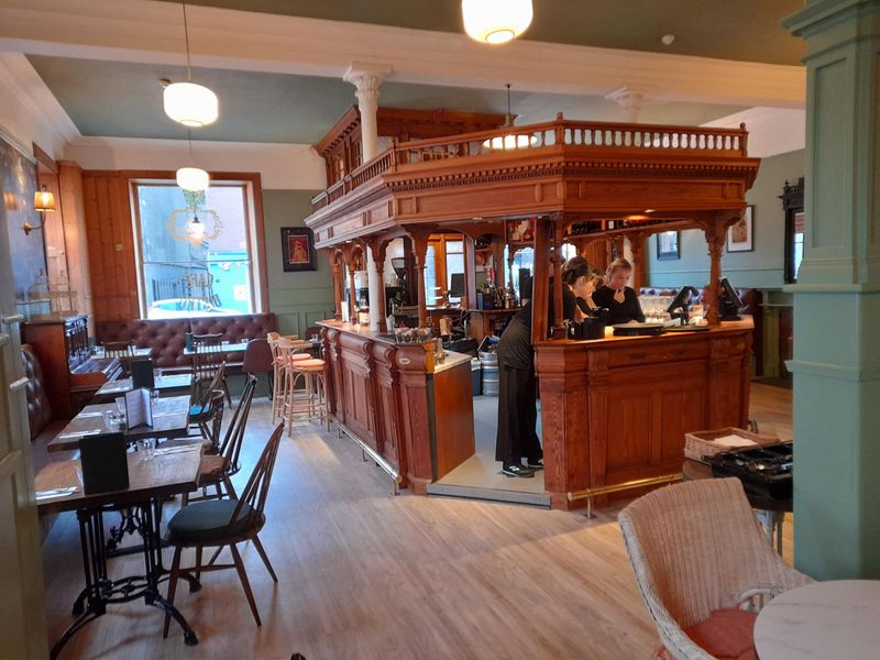 (Pub, Bar). Published on 28-10-2025 