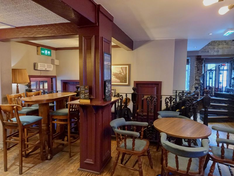 (Pub, Bar). Published on 03-11-2023