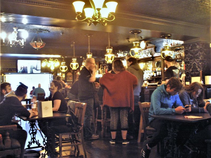 (Pub, Bar, Customers). Published on 28-09-2022