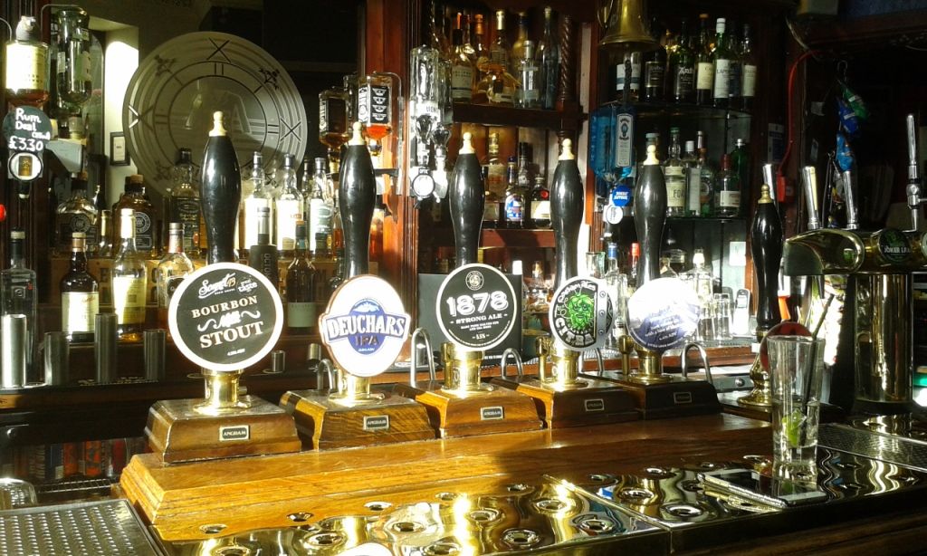 (Pub, Bar). Published on 12-04-2015