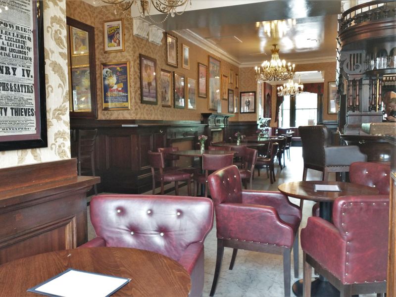 (Pub, Bar). Published on 27-08-2023