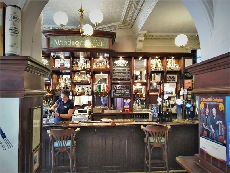 (Pub, Bar). Published on 23-09-2019