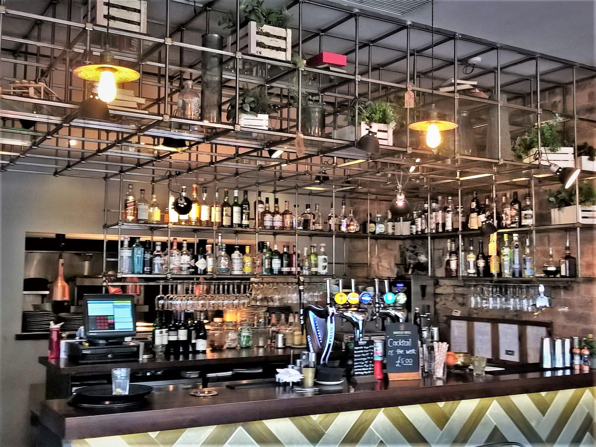 (Pub, Bar). Published on 14-08-2019