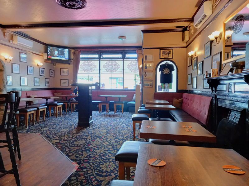 (Pub, Bar). Published on 09-10-2023 