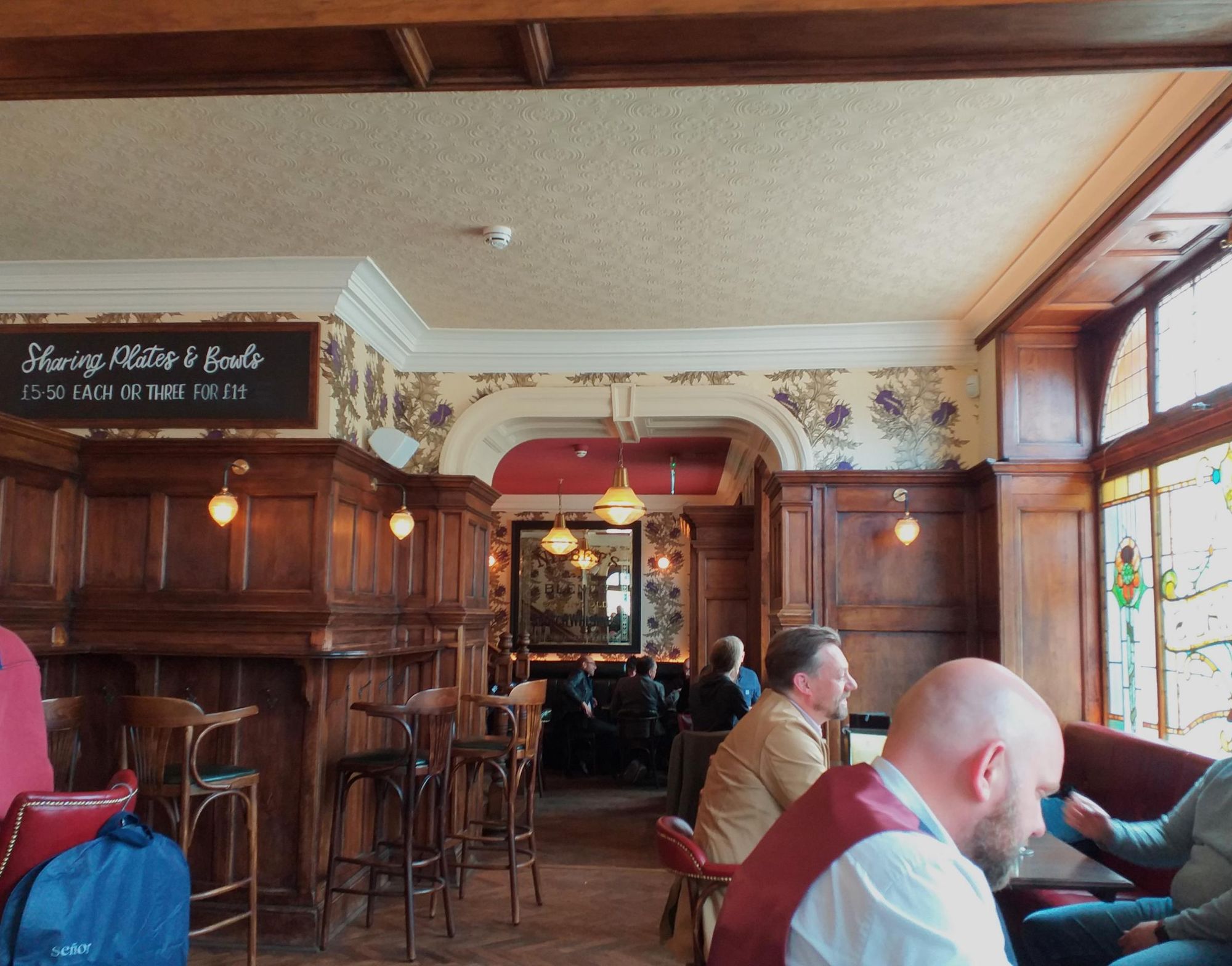 (Pub, Bar). Published on 09-10-2023