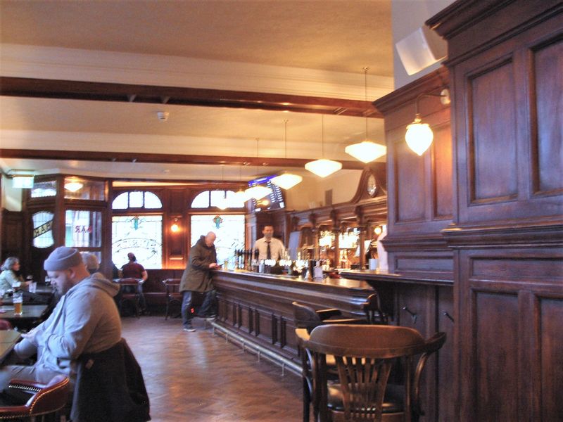 (Pub, Bar). Published on 16-03-2022