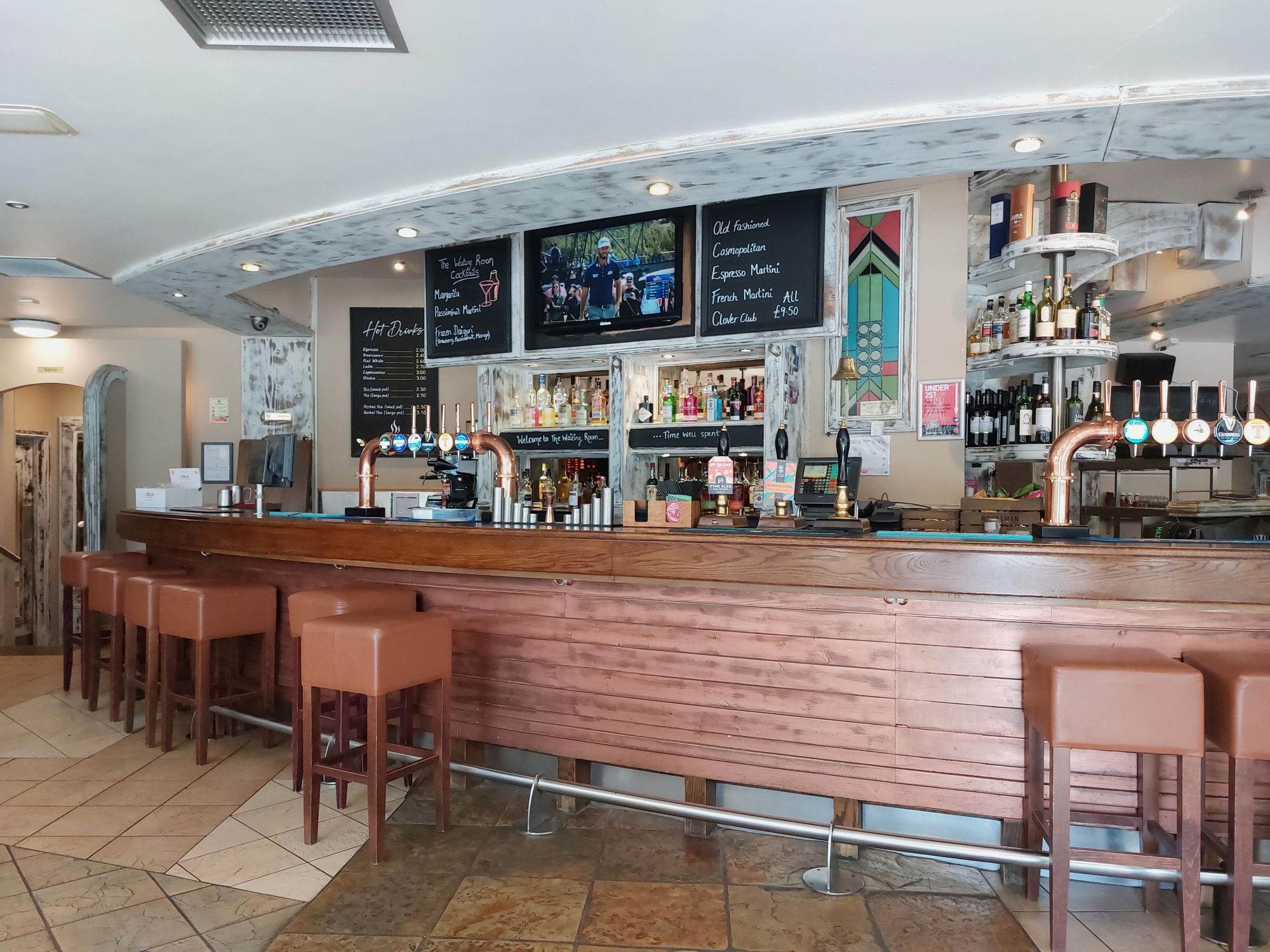 (Pub, Bar). Published on 12-01-2024