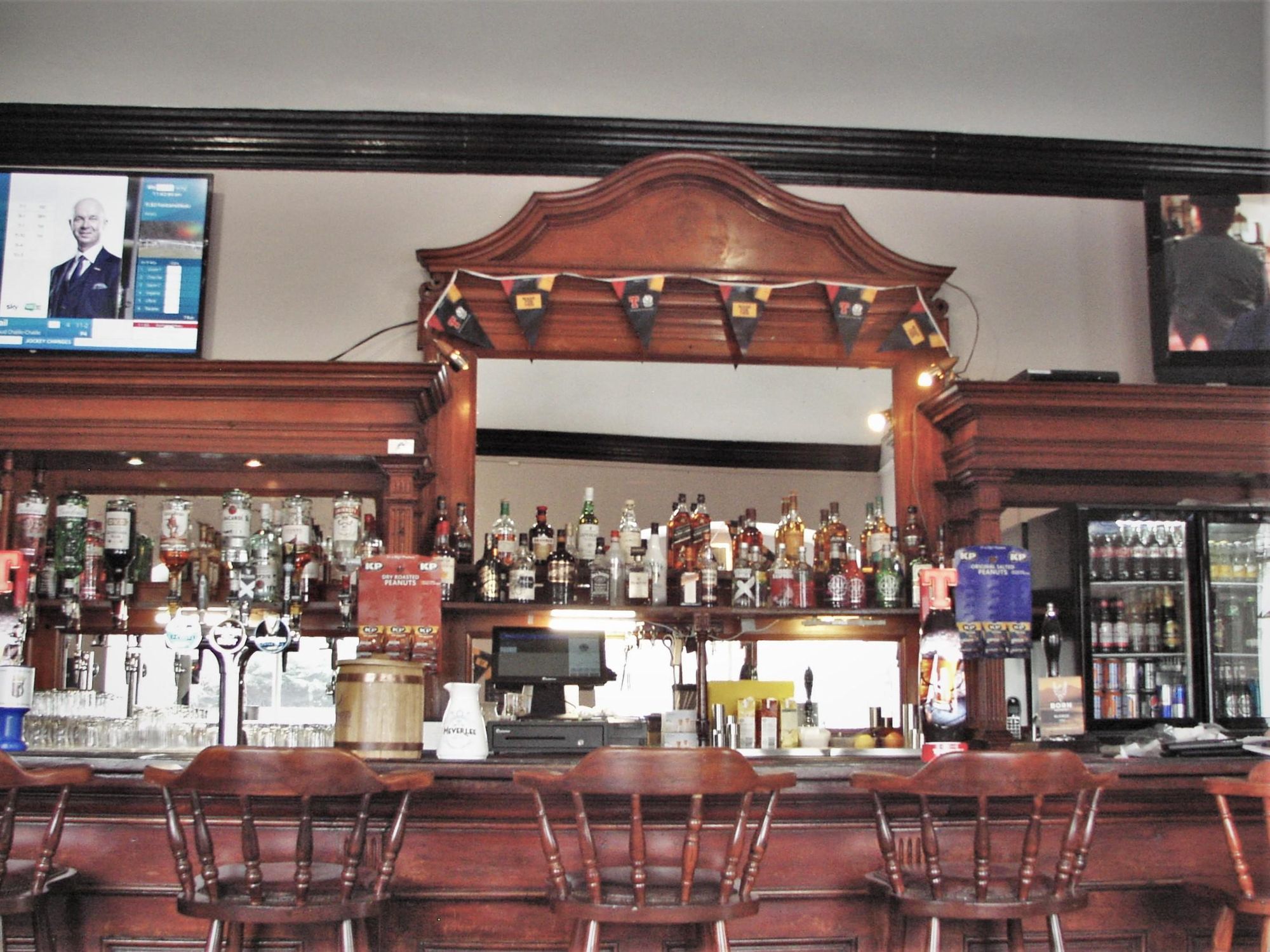 (Pub, Bar). Published on 16-03-2022
