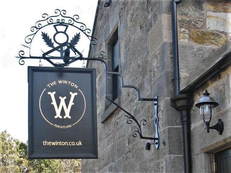 (Pub, Sign). Published on 17-10-2022 
