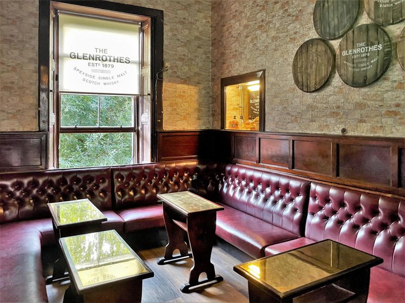(Pub, Bar). Published on 05-09-2021 