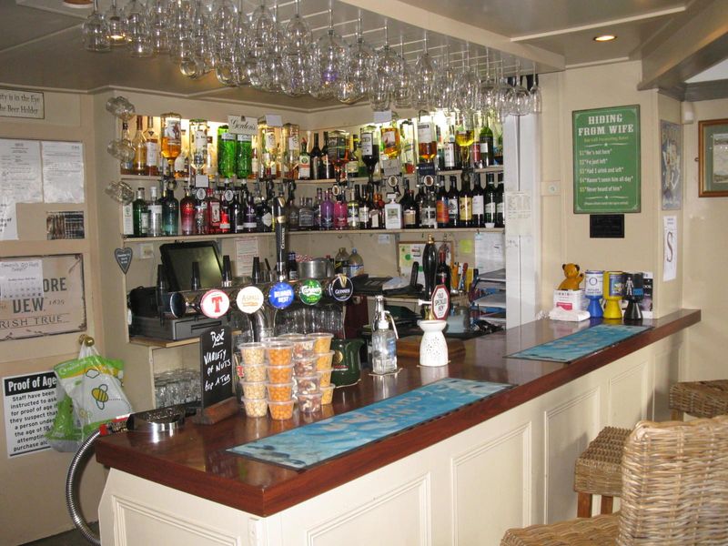 (Pub, Bar). Published on 09-10-2023