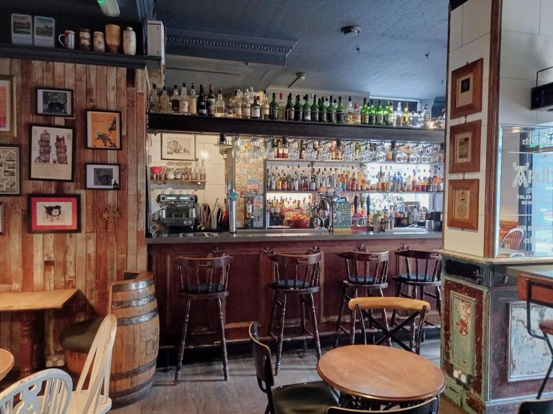 (Pub, Bar). Published on 03-11-2023