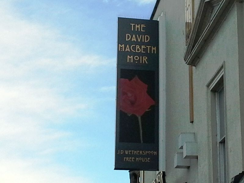 (Pub, Sign). Published on 12-04-2015 
