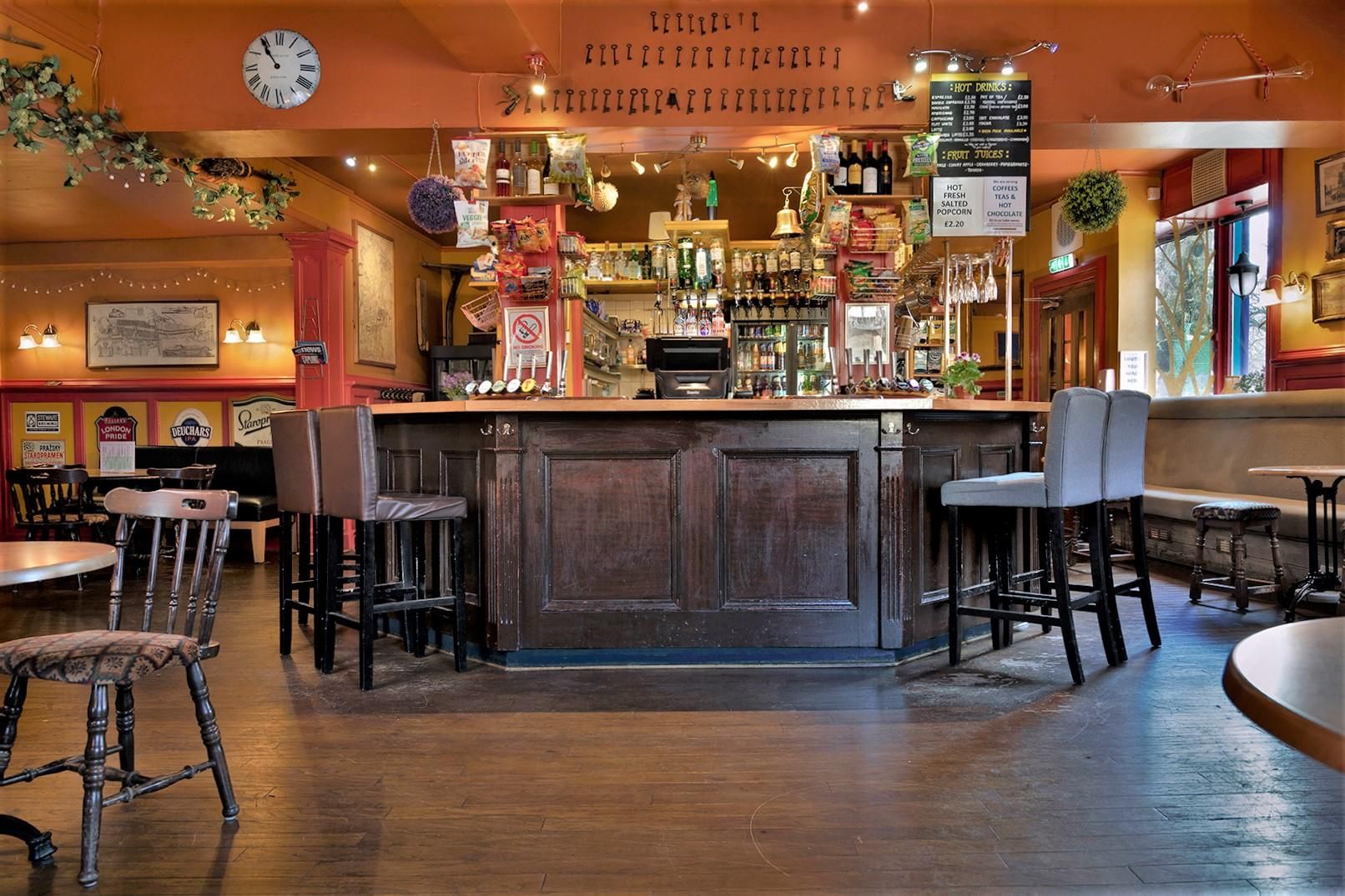 (Pub, Bar). Published on 02-10-2022