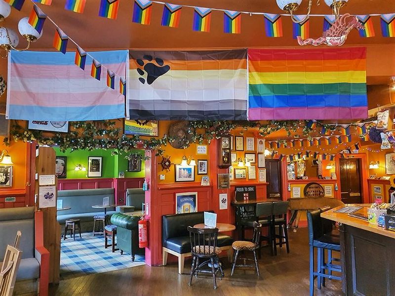 (Pub, Bar). Published on 02-10-2022 