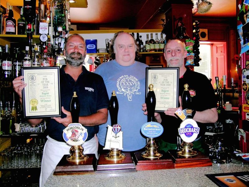 Presentation of 2010 Edinburgh Pub of the Year award. (Pub, Bar, Publican, Award). Published on 02-11-2013