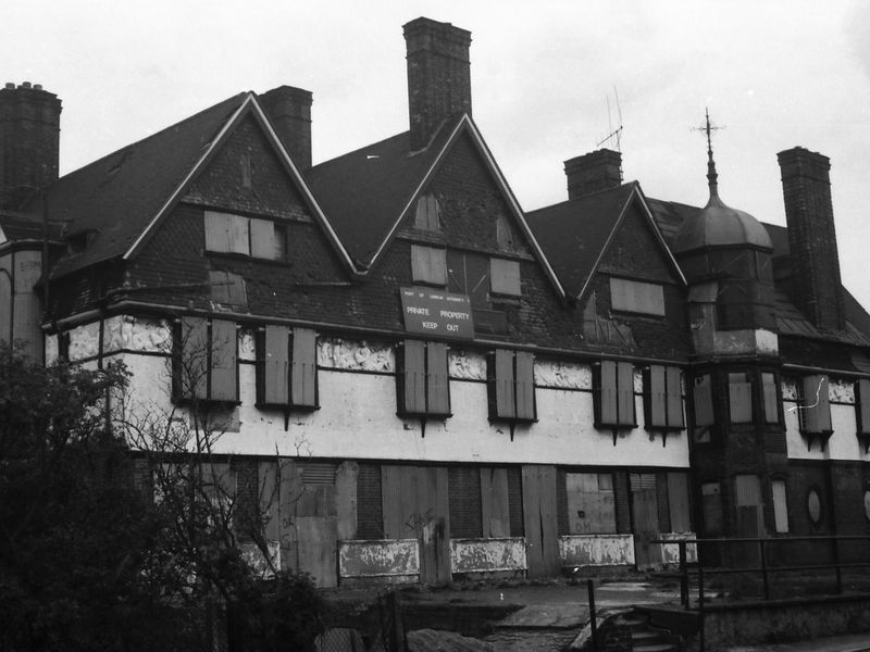 Gallions Hotel London E16 taken in 1986.. (Pub, External). Published on 09-01-2019 