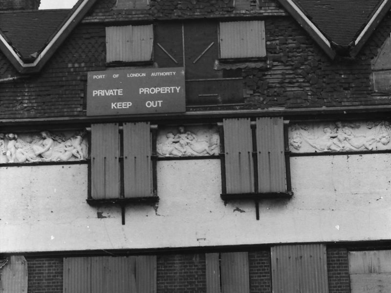 Gallions Hotel London E16 taken in 1986.. (Pub, External). Published on 09-01-2019 