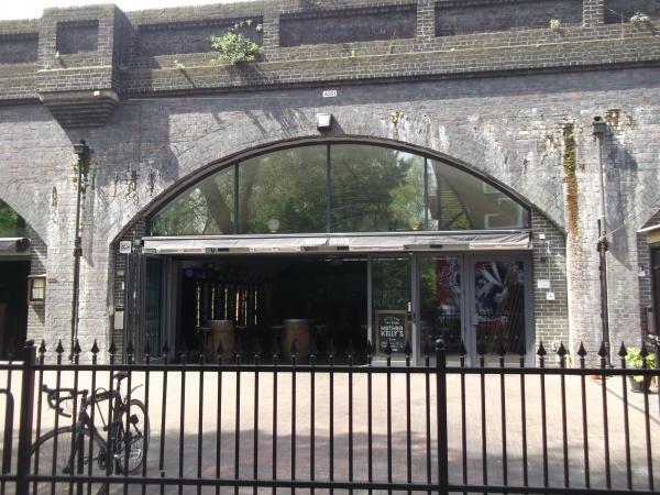 Mother Kellys London E2 tken May 2016. (Pub). Published on 10-05-2016