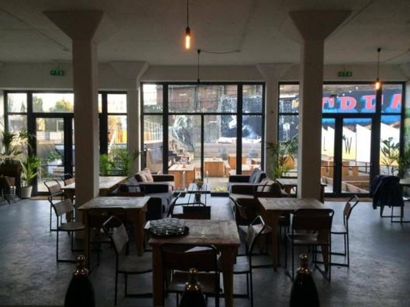 (Pub, Bar). Published on 24-04-2015 