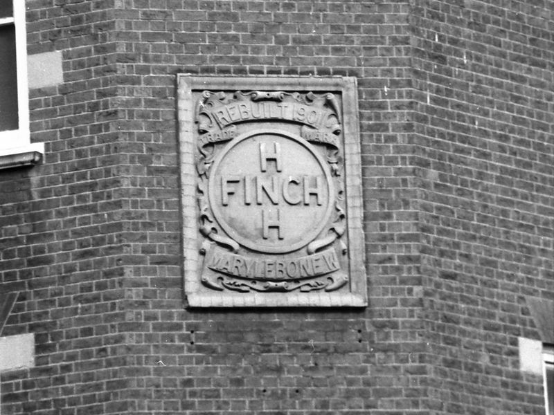 George London EC1 in Aug 1986.. (Sign). Published on 07-02-2019