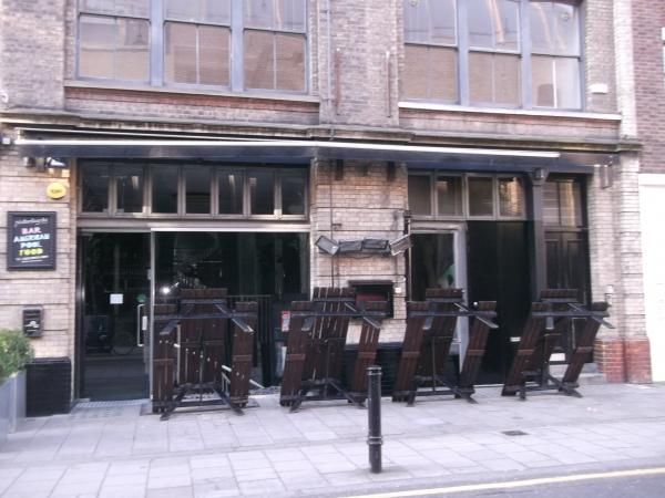 19:20 London EC1 taken May 2016. (Pub). Published on 19-05-2016