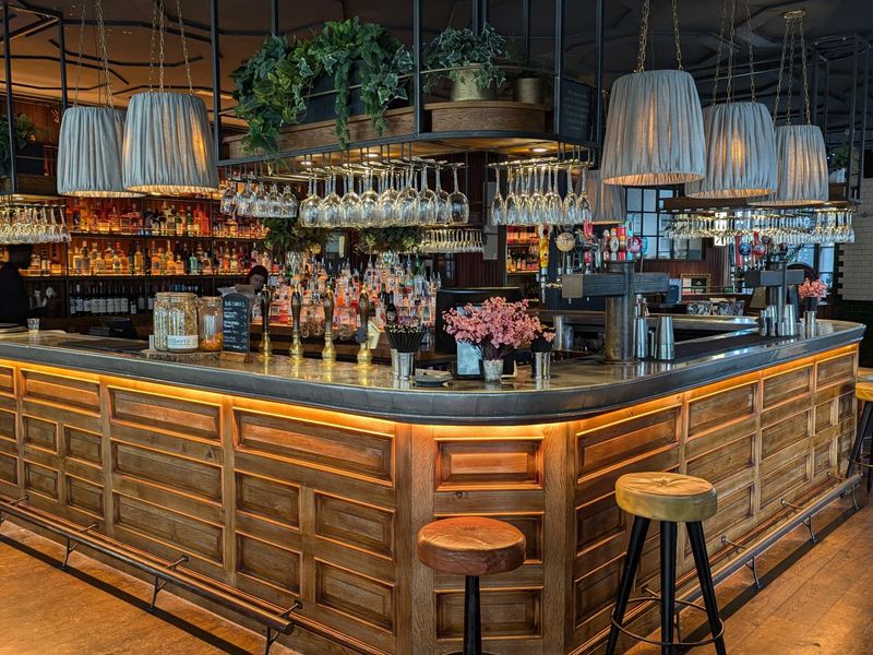 Singer Tavern London EC1Y 20241024. (Pub, Bar, Key). Published on 24-12-2025