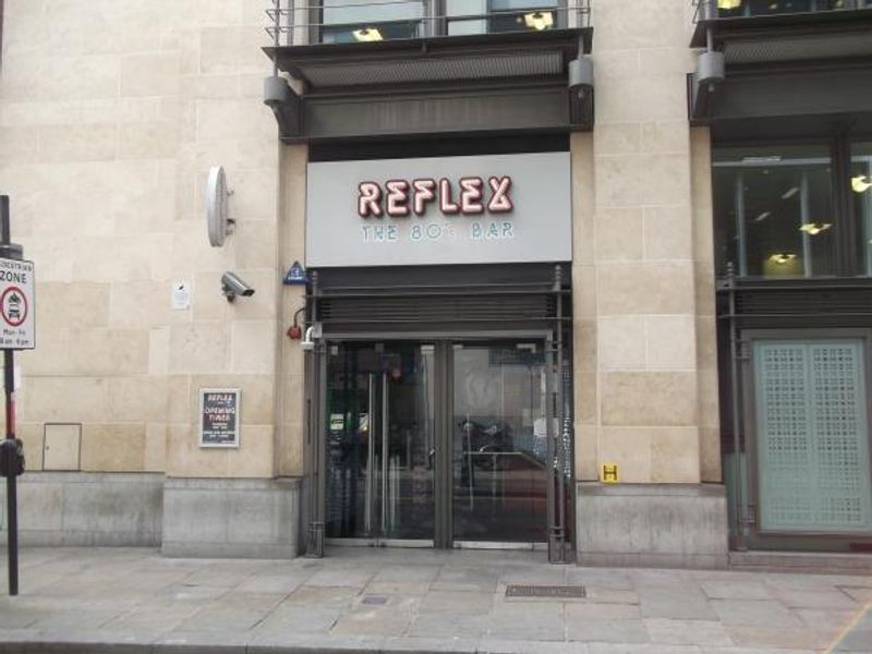 Red Lion-Reflex London EC4 taken August 2015. (Pub, External). Published on 17-08-2015
