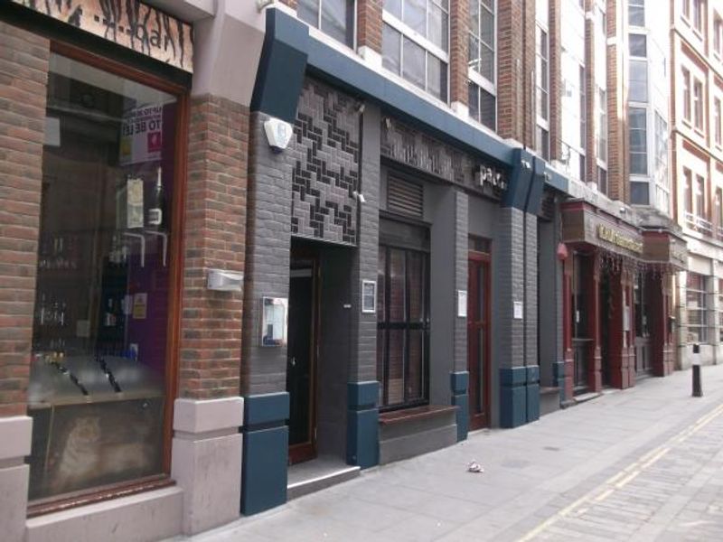 Patch Bar London EC4 taken May 2016. (Pub). Published on 11-05-2016