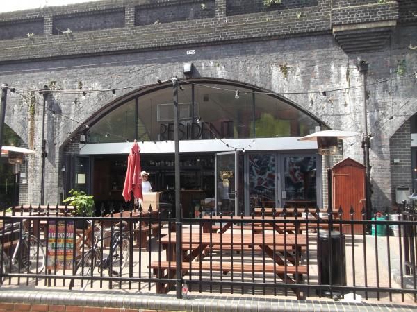 Resident London E2 taken May 2016. (Pub). Published on 19-05-2016