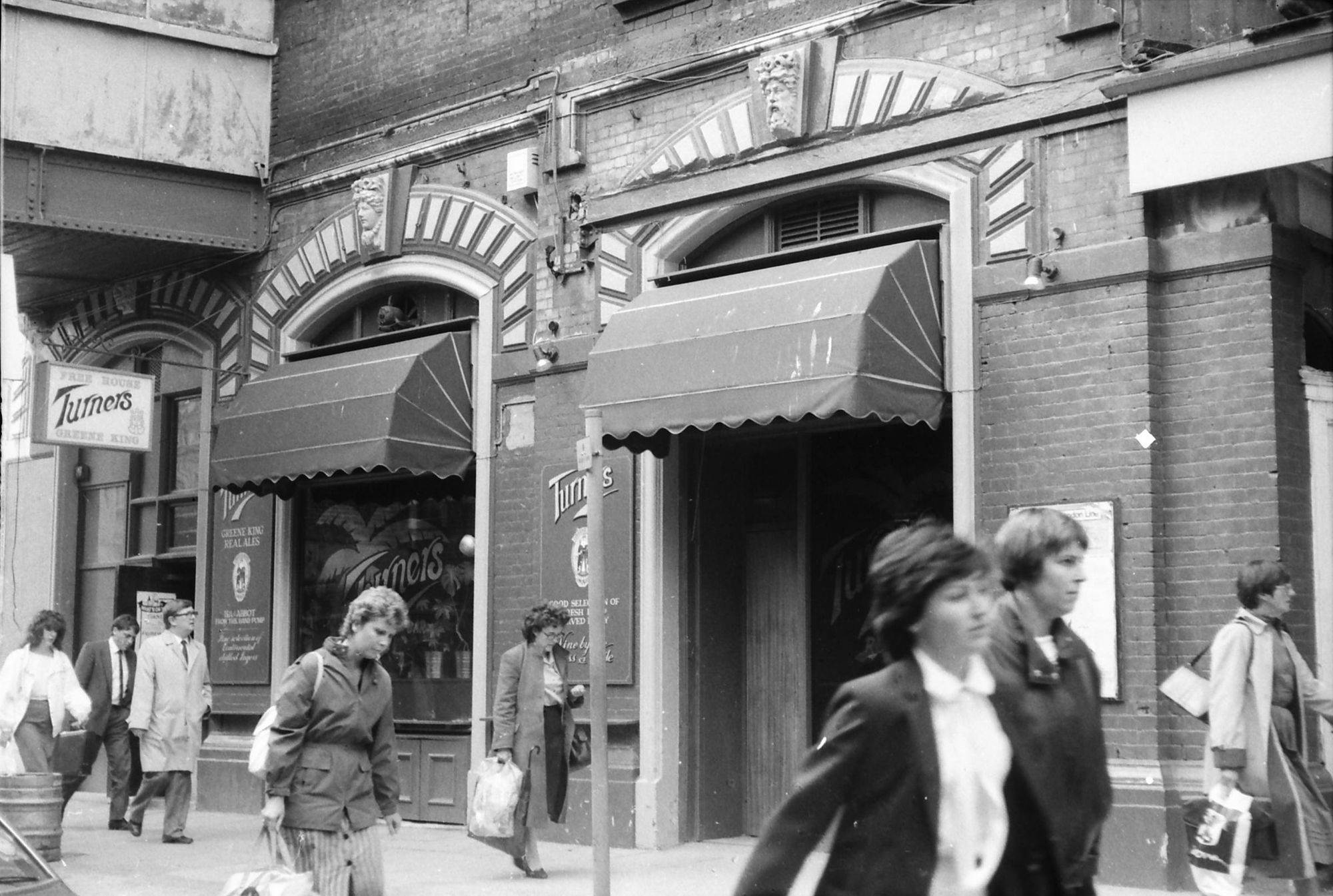 Turners London EC2 taken in 1985.. (Pub, External). Published on 12-03-2019