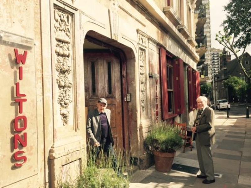(Pub, External, Sign, Customers, Key). Published on 01-10-2015