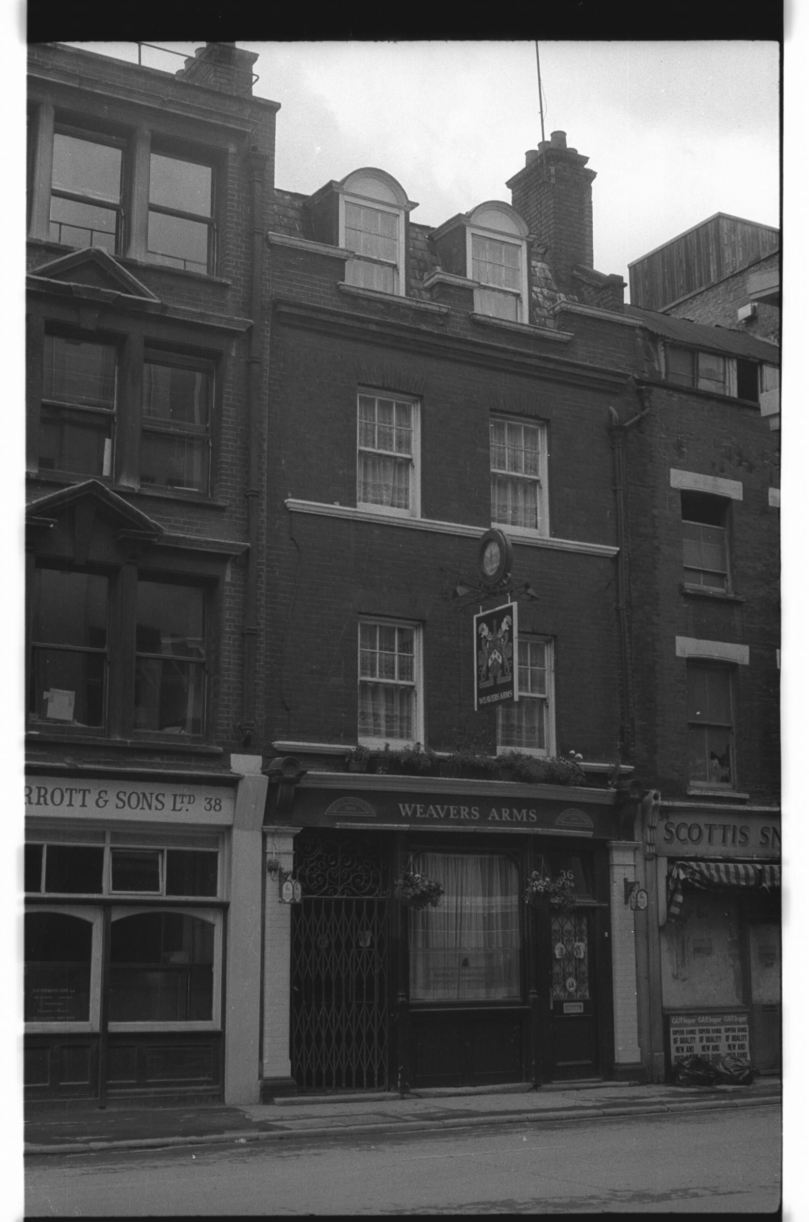 Weavers Arms London EC2 in 1985.. (Pub, External). Published on 12-03-2019