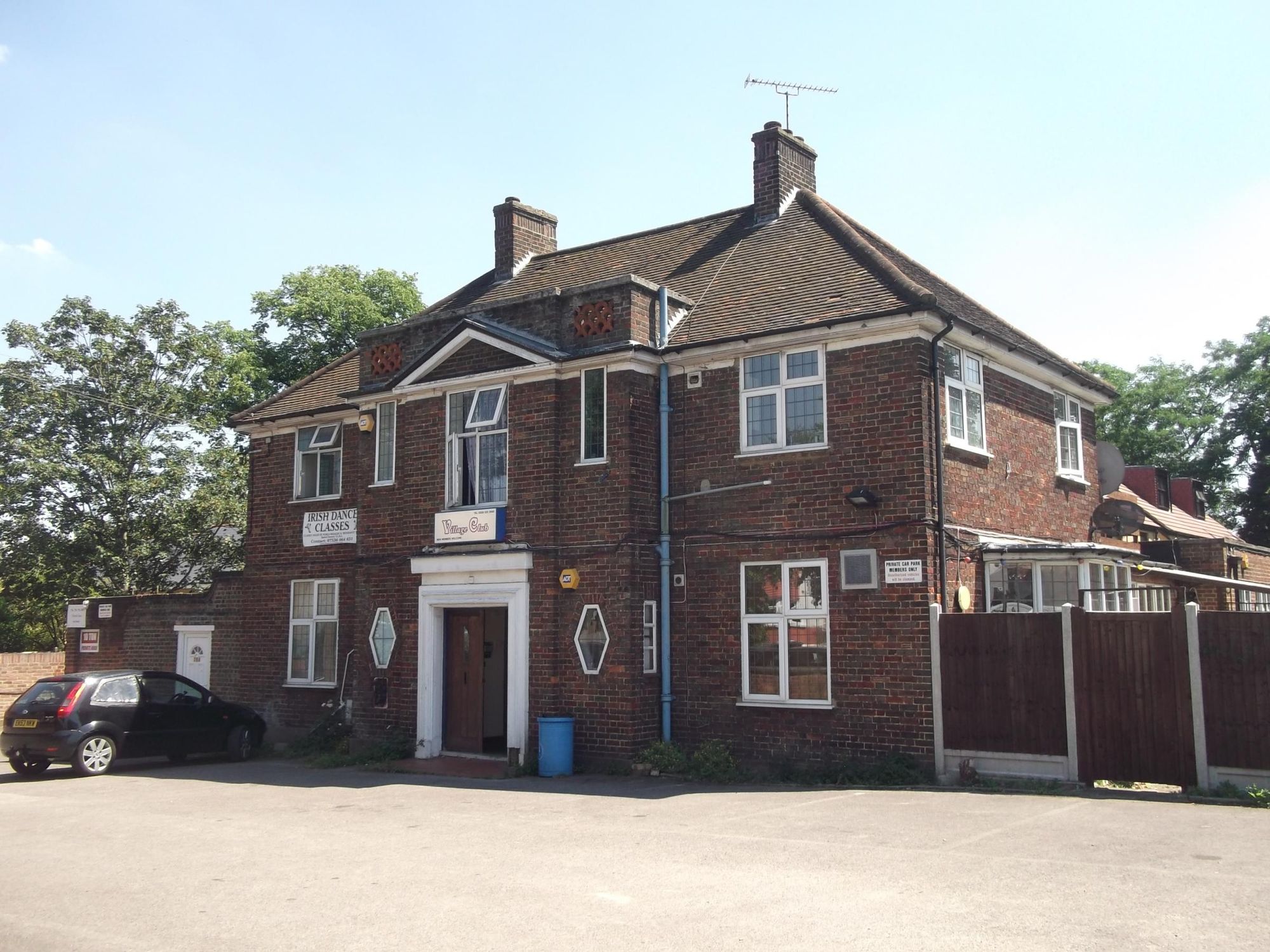 E17-VillageClub76ChurchLane-20180715.. (Pub, External). Published on 05-08-2018